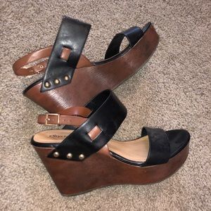 Black and brown wedges